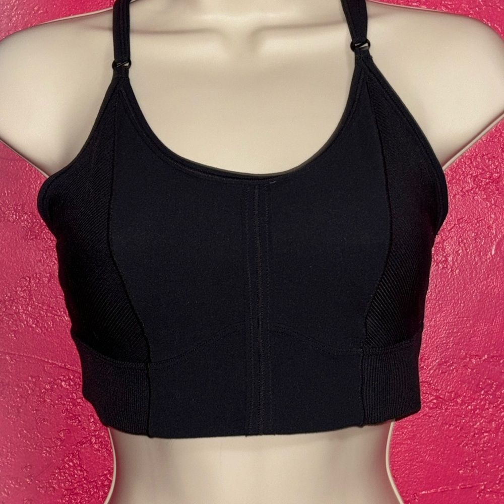 Nike sports black bra sz small.